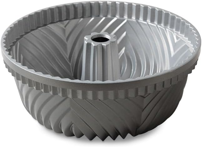 Nordic Ware Bavaria Bundt Pan - Image 6