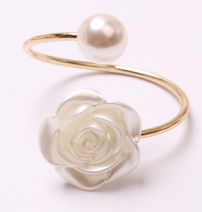 12Pcs Napkin Rings Pearl Napkin Holder Rose Napkin Buckles for Wedding Banquet Home Party Kitchen Decor Festival Dinning Table Decor