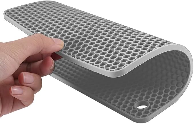 Silicone Non-Slip, Heat Resistant & Water-Trapping Trivet Mats - Image 4