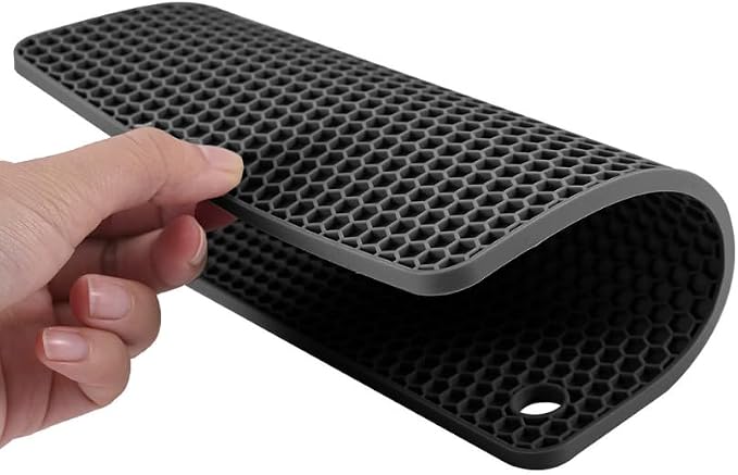 Silicone Non-Slip, Heat Resistant & Water-Trapping Trivet Mats - Image 4