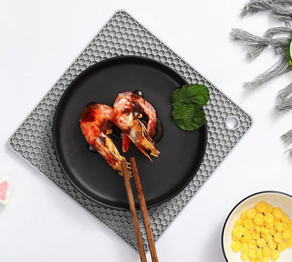 Silicone Non-Slip, Heat Resistant & Water-Trapping Trivet Mats - Image 5