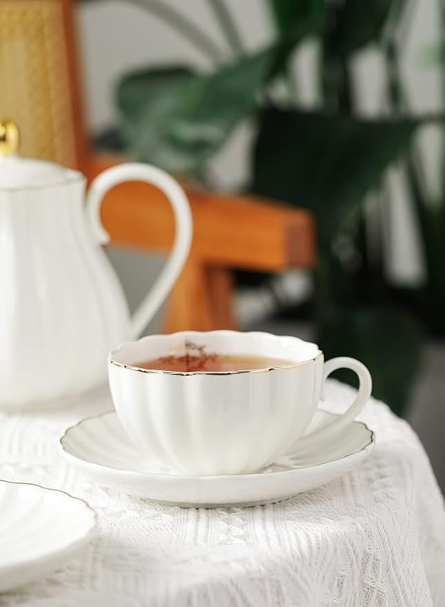 Royal Tea Cups and Saucers, - Image 3