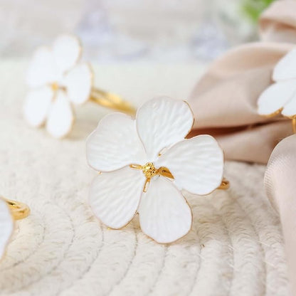 Efavormart 4 Pack | White & Gold Metal Flower Napkin Rings, Floral Serviette - Image 9