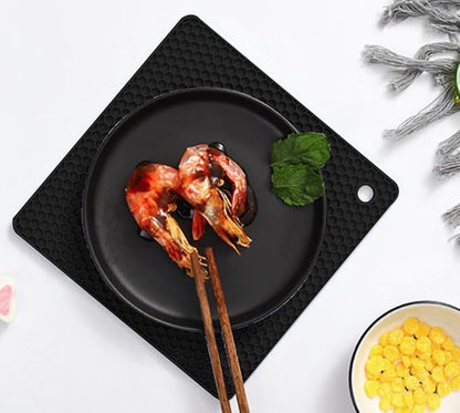 Silicone Non-Slip, Heat Resistant & Water-Trapping Trivet Mats - Image 5