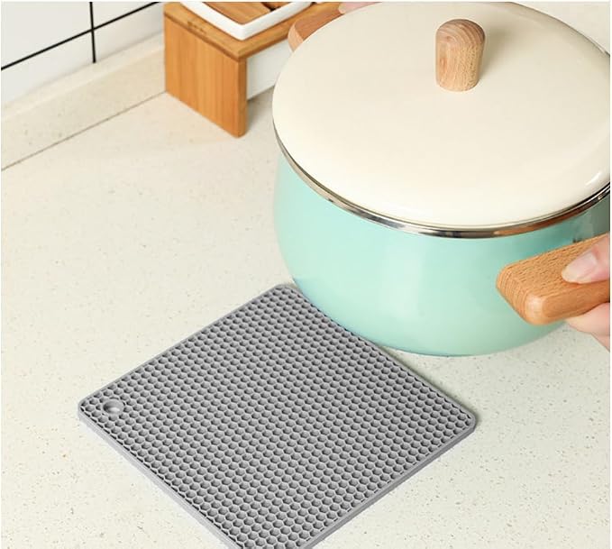 Silicone Non-Slip, Heat Resistant & Water-Trapping Trivet Mats - Image 7