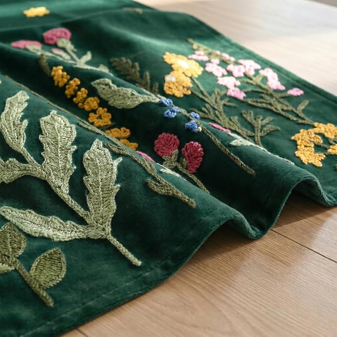Artoid Mode Green Soft Chain Embroidery Wild Floral Christmas Table Runner - Image 4
