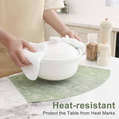 Homaxy Round Table Placemats Set of 4, Washable Wedge Shaped Faux Leather Table Mats, Wipeable Kitchen Dinner Place Mats for Indoor Outdoor, Grass Green