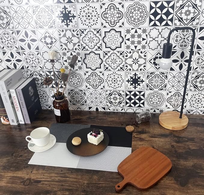 HeloHo Placemats Set of 6 Black and White Placemats Heat-Resistant Washable Vinyl Woven Table Mats Wipeable Placemat for Kitchen Dining Table Decoration Indoor Outdoor