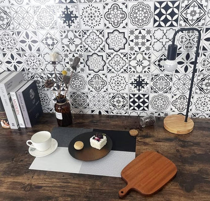 HeloHo Placemats Set of 6 Black and White Placemats Heat-Resistant Washable Vinyl Woven Table Mats Wipeable Placemat for Kitchen Dining Table Decoration Indoor Outdoor