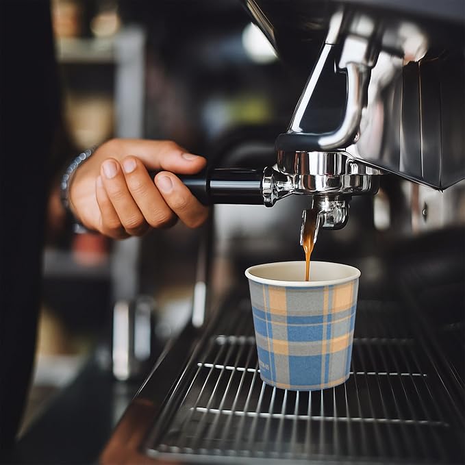 4 Oz Espresso Cups with Lids - Image 3