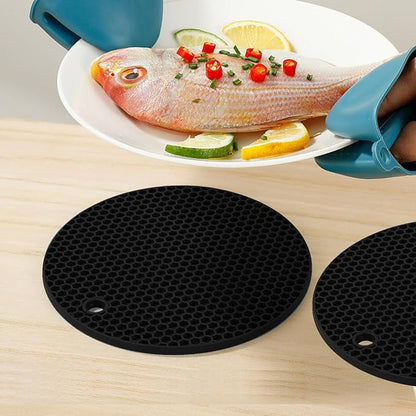 Silicone Non-Slip, Heat Resistant & Water-Trapping Trivet Mats - Image 7