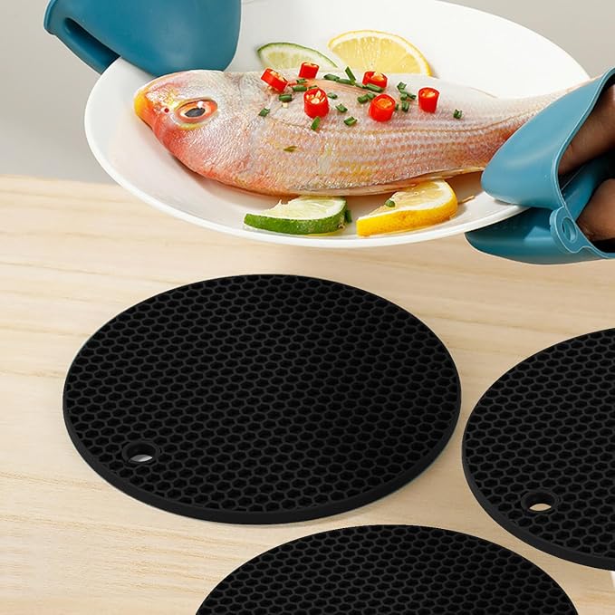Silicone Non-Slip, Heat Resistant & Water-Trapping Trivet Mats - Image 7