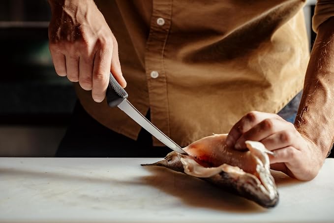 Mercer Culinary M23820 Millennia Black Handle, 6-Inch Curved, Boning Knife - Image 3