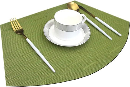 Wedge Placemats for Round Table Woven Vinyl Easy Wipe Plastic Non Slip Table Mats Set of 6（Green）