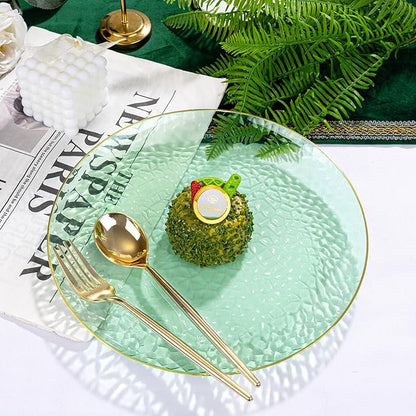 DaYammi 100PCS Green and Gold Plastic Plates - 10 inch Clear Green Gold Dinner Plates - Hammer Pattern Design - Fancy Disposable Platos - Heavy-Duty Party Platos Ideal for Wedding