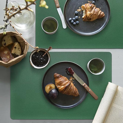 Faux Leather Placemats HeloHo Green Table Place Mats Set of 6 Waterproof Oilproof Heat Stain Resistant Placemats Washable Wipeable Placemat for Kitchen Dining Table Decoration Indoor Outdoor