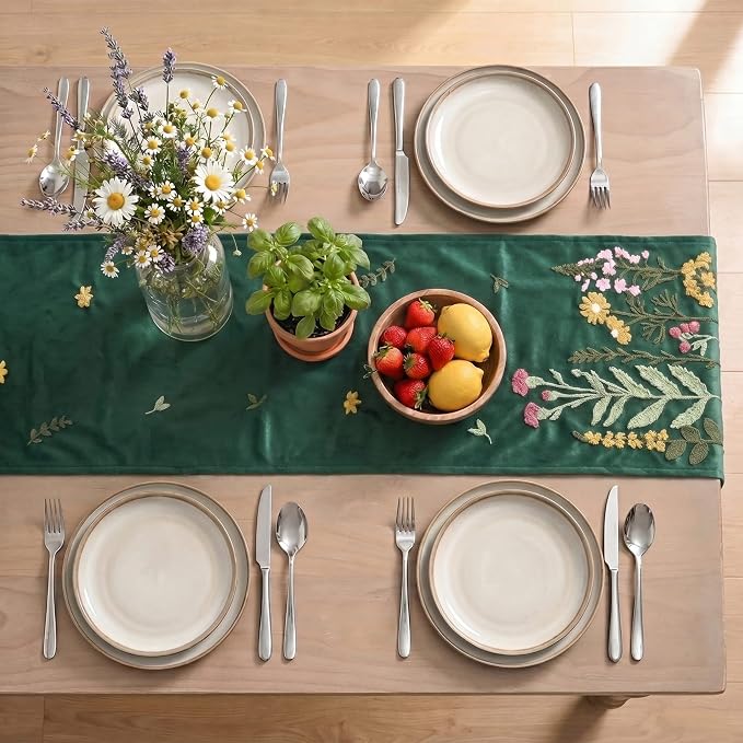 Artoid Mode Green Soft Chain Embroidery Wild Floral Christmas Table Runner - Image 3