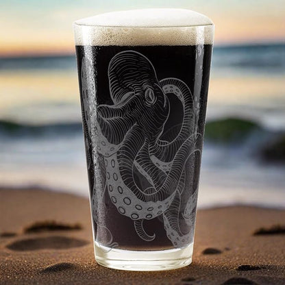 OCTOPUS Engraved Beer Pint Glass | Great Nautical Drinking Gift Idea for Ocean Marine Enthusiasts Divers Sea Creatures