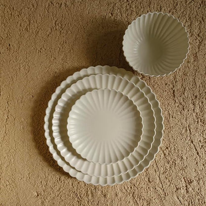 WENSHUO Daisy Dinner Plates Set of 6, 10.5-inch Round, Matte Crème